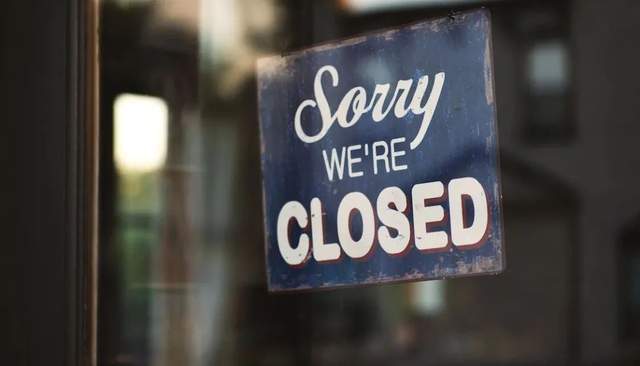 中介跑路致大門貼滿法院傳票 商務信息咨詢行業的警示